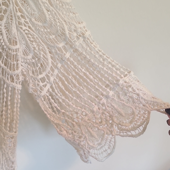 Chic Cream Crochet Blouse. - Picture 5 of 5